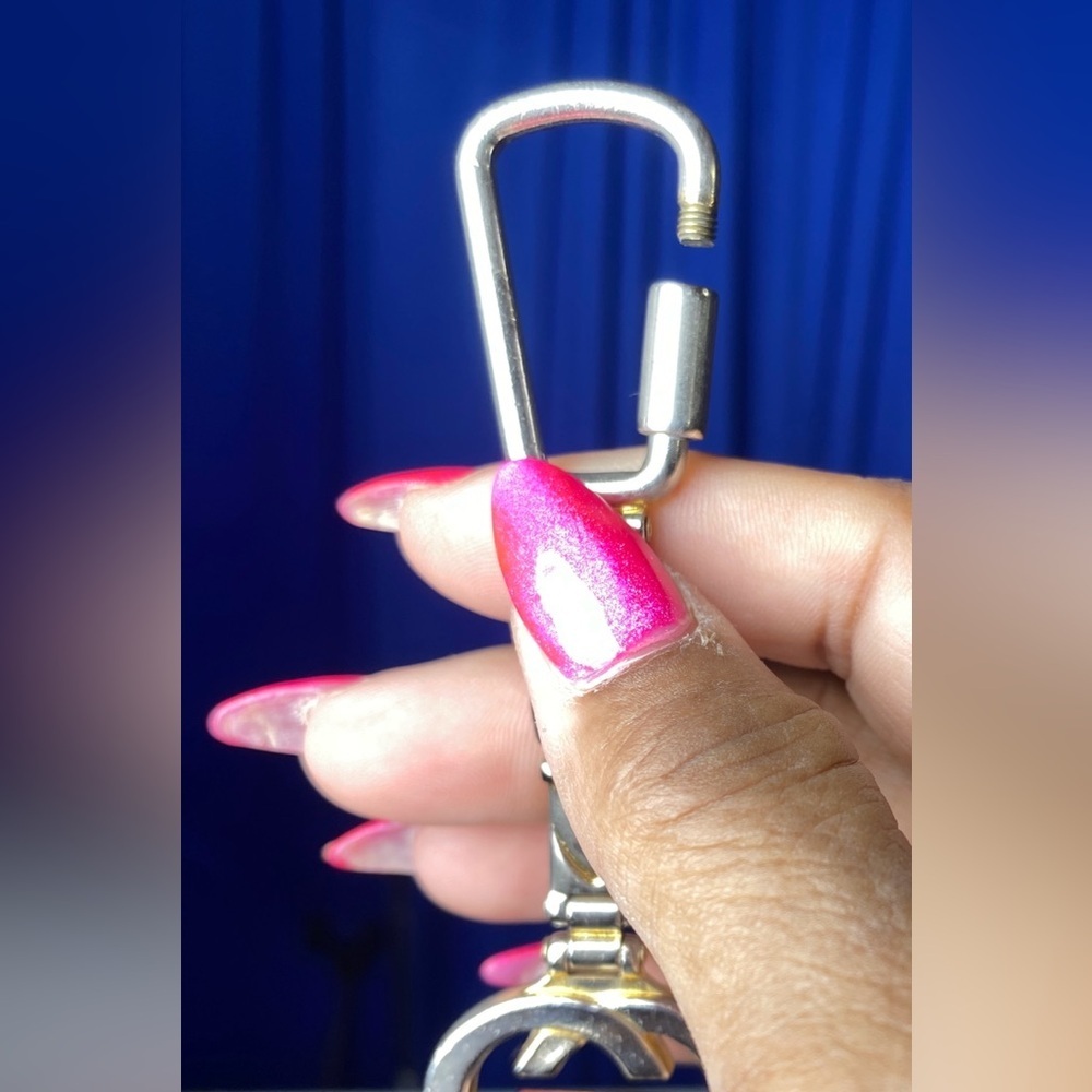 GUCCI Keychain w/Iconic “GG” Logo & Belt Buckle Design, FUC - Picture 8 of 8